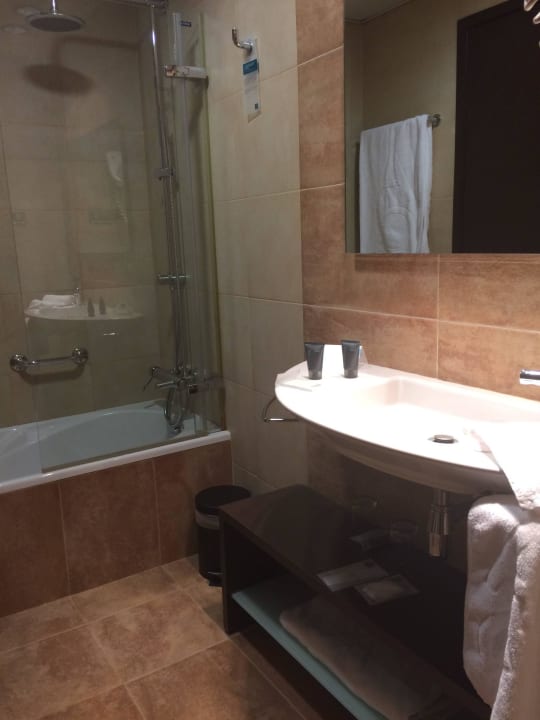 Ванная комната AC Hotel Carlton Madrid by Marriott