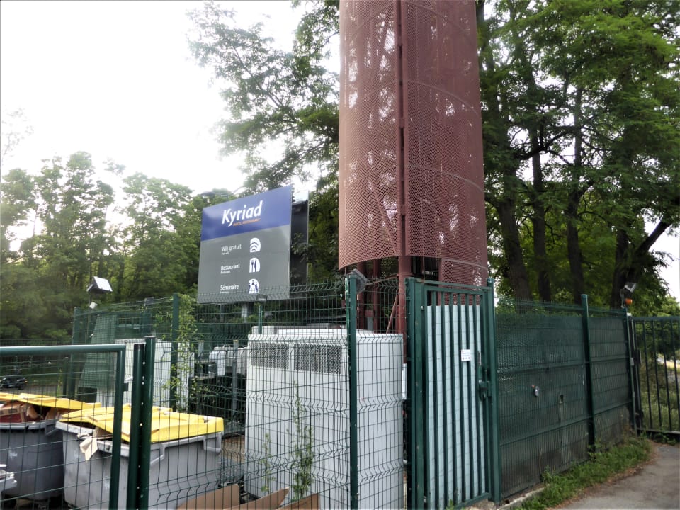 Außenansicht Hotel Kyriad Chantilly