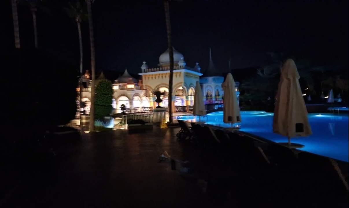 Pool Kamelya Aishen Club