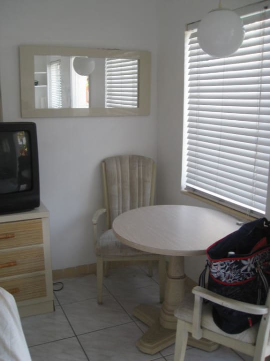 Sitzecke im Zimmer Sandy Shores Motel