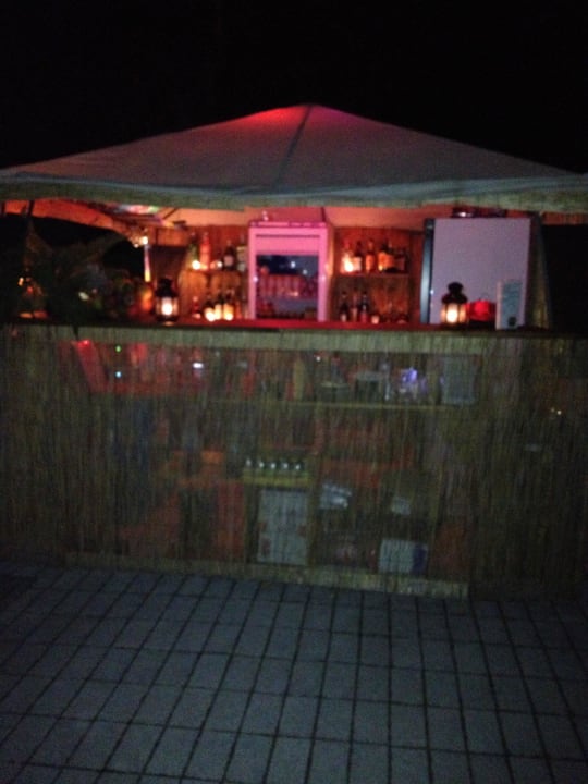 Poolbar bei Nacht Precise House Montaperti Siena
