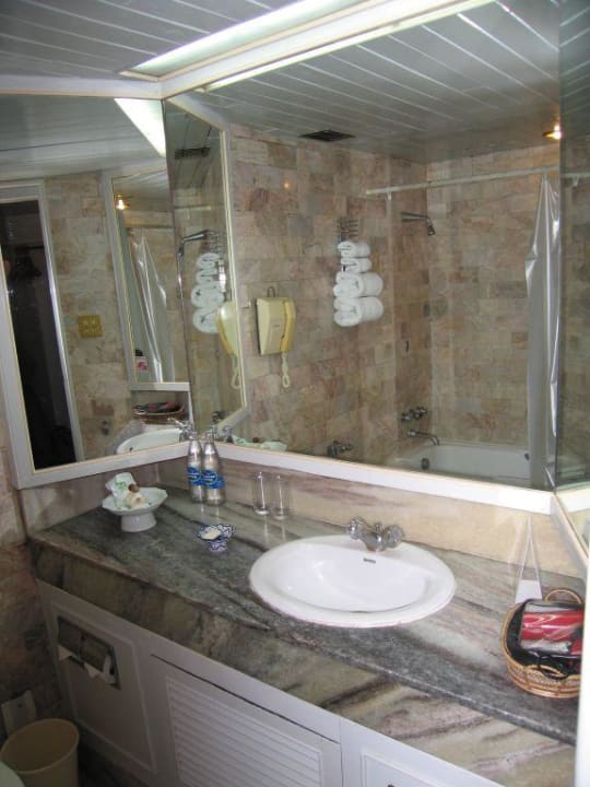Badezimmer Ramada Plaza by Wyndham Bangkok Menam Riverside