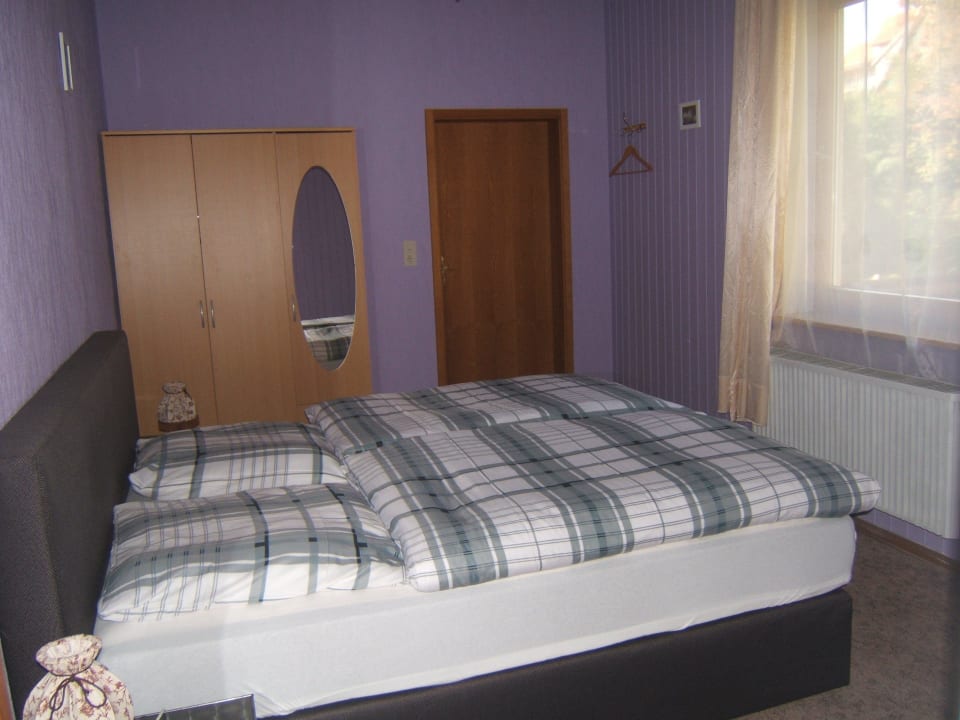 Flieder - Komfortzimmer mit Boxspringbett Hotel Sonnenberg Schloesschen