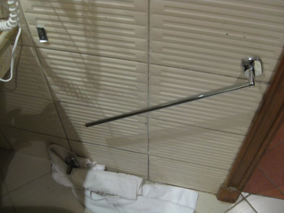 Handtuchhalter im Bad Charmillion Gardens Aquapark