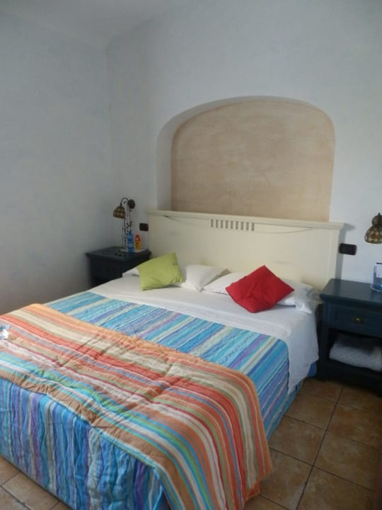Schlafzimmer mit Doppelbett Hotel Villaggio Il Gabbiano