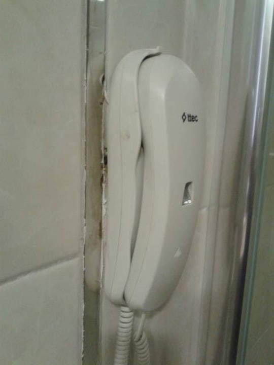 Defektes Telefon im Bad Palm World Side Resort & Spa
