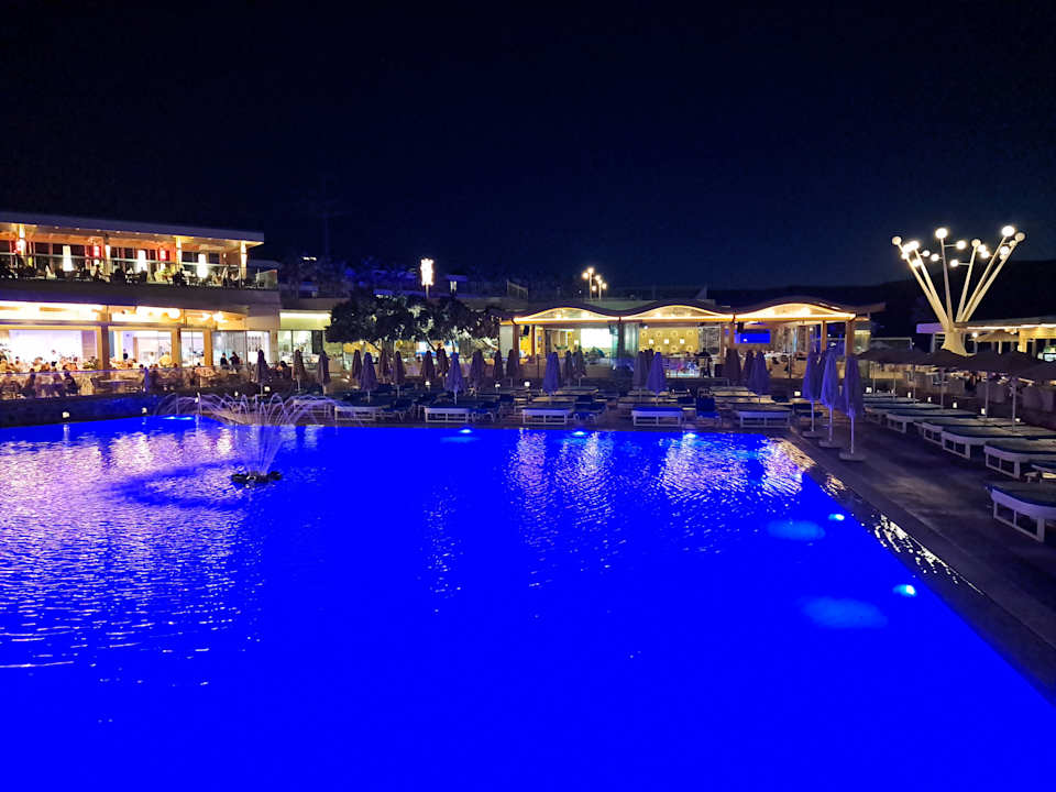 Pool Arina Beach Resort