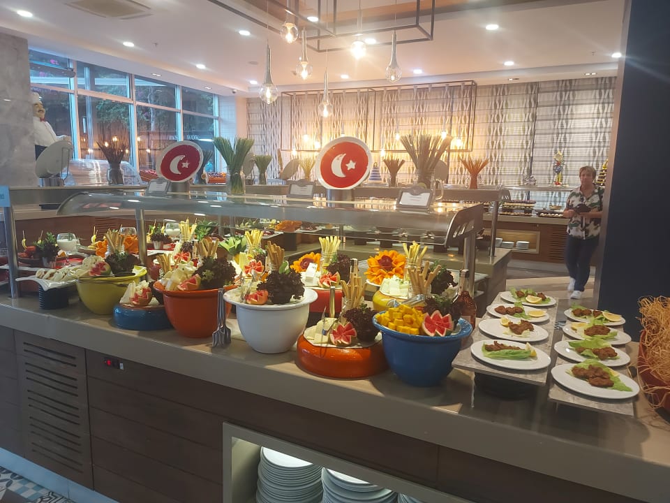 Gastro Saturn Palace Resort Hotel