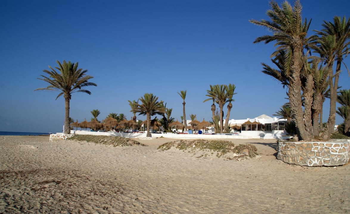 Nebenpool vom Strand aus gesehen Hotel El Mouradi Djerba Menzel