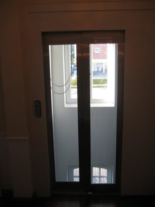 Blick auf den Fahrstuhl im Turm des Hotels Hotel Imperial Binz