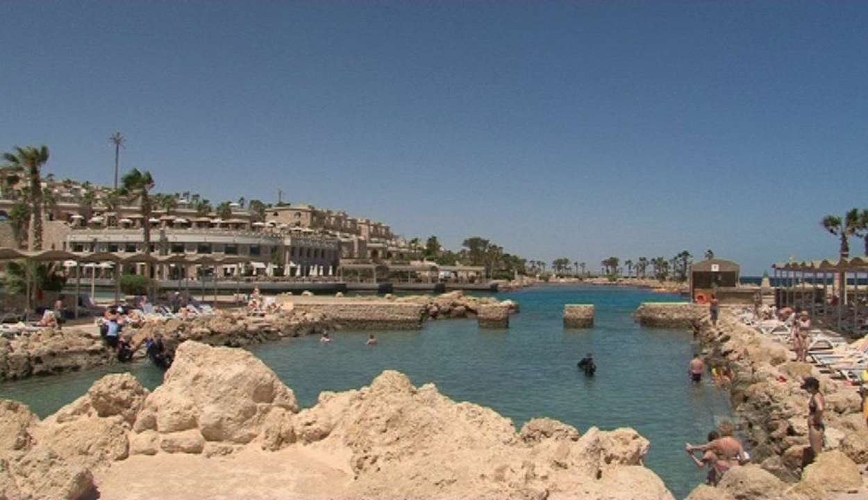 Blick auf kleine Badelagune  Pickalbatros Citadel Resort