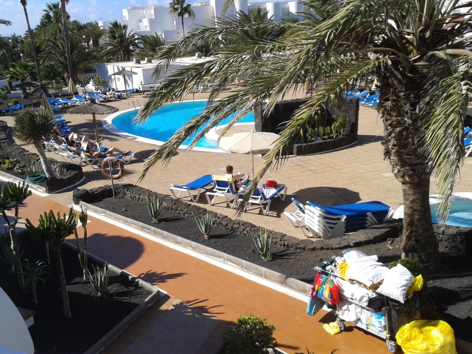 Pool linke Appartmentanlage Hotel Floresta