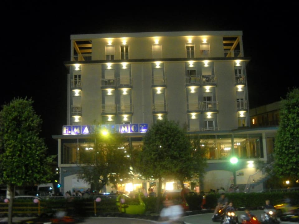 Hotel Massimo bei Nacht Hotel Massimo