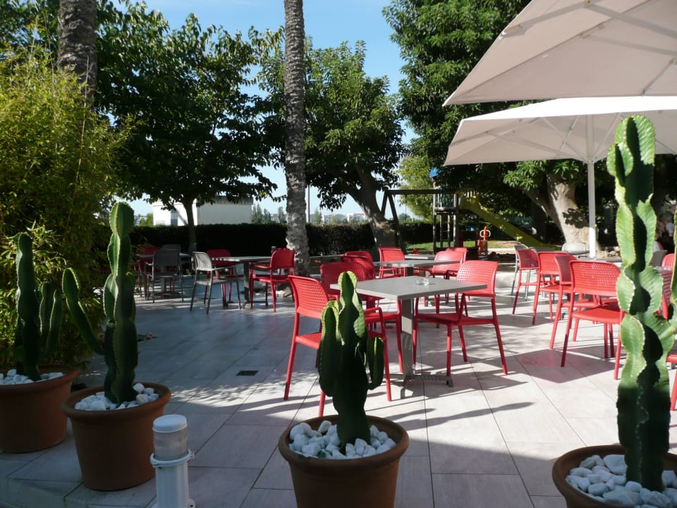 Poolbar Hotel Rosella by Intelier