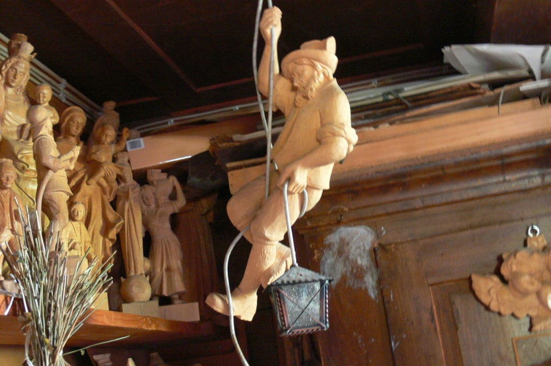 Holzkünstlerin nebenan. Hotel Landgasthof Bergblick