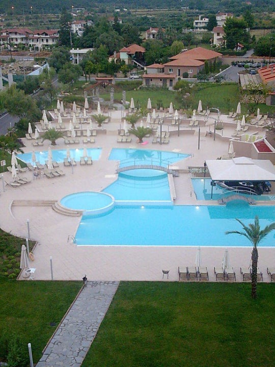 Poolanlage Cronwell Platamon Resort