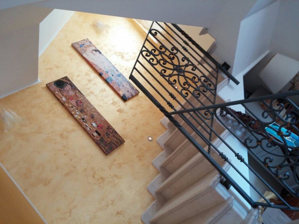 Treppe zu zimmer Hotel Villa Aurora