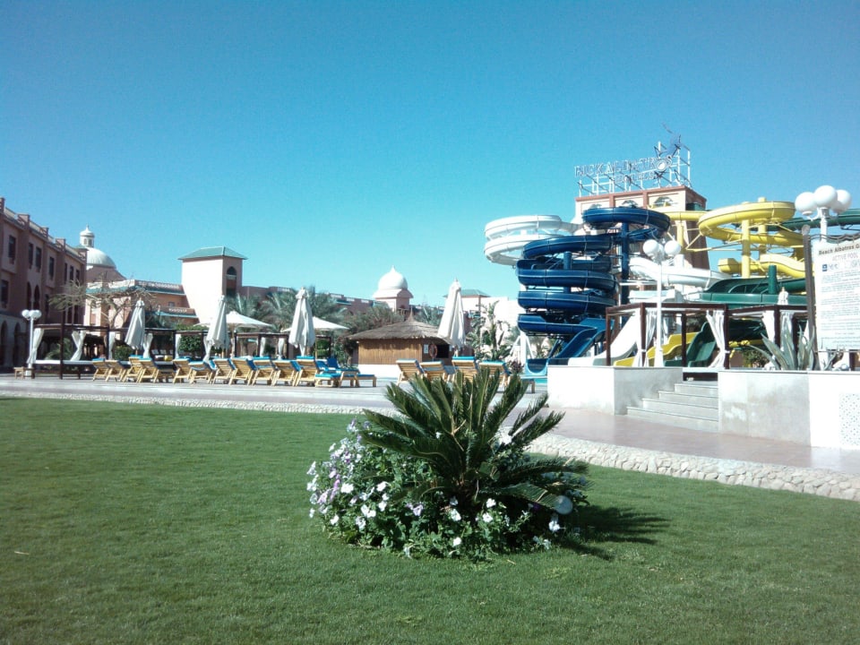 Вид на горки Pickalbatros Aqua Park Resort - Hurghada