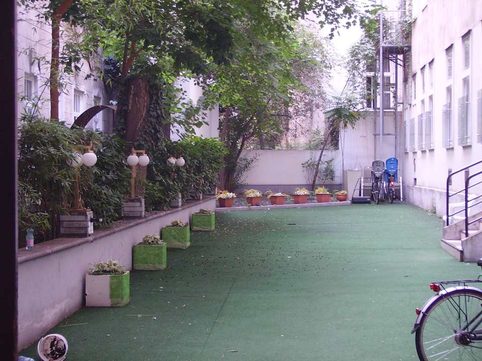 So kommt man in den Hinterhof Carlton Opera Hotel