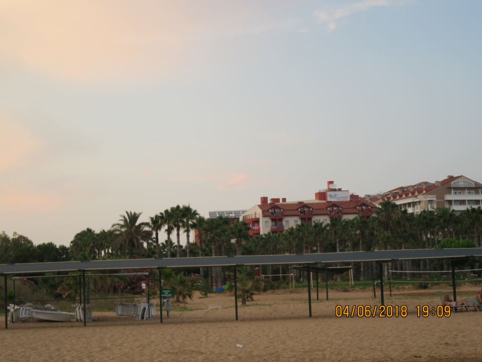 Hotelsansicht vom Strand Royal Atlantis Beach Hotel