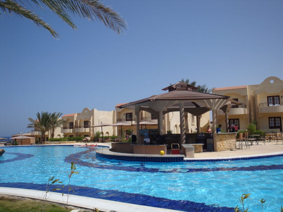 Bar w basenie Coral Hills Resorts & SPA