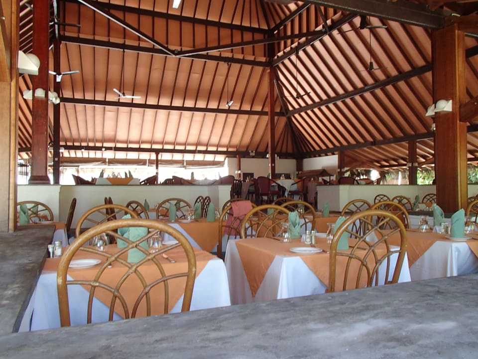 Innenansicht Adaaran Club Rannalhi - All Inclusive