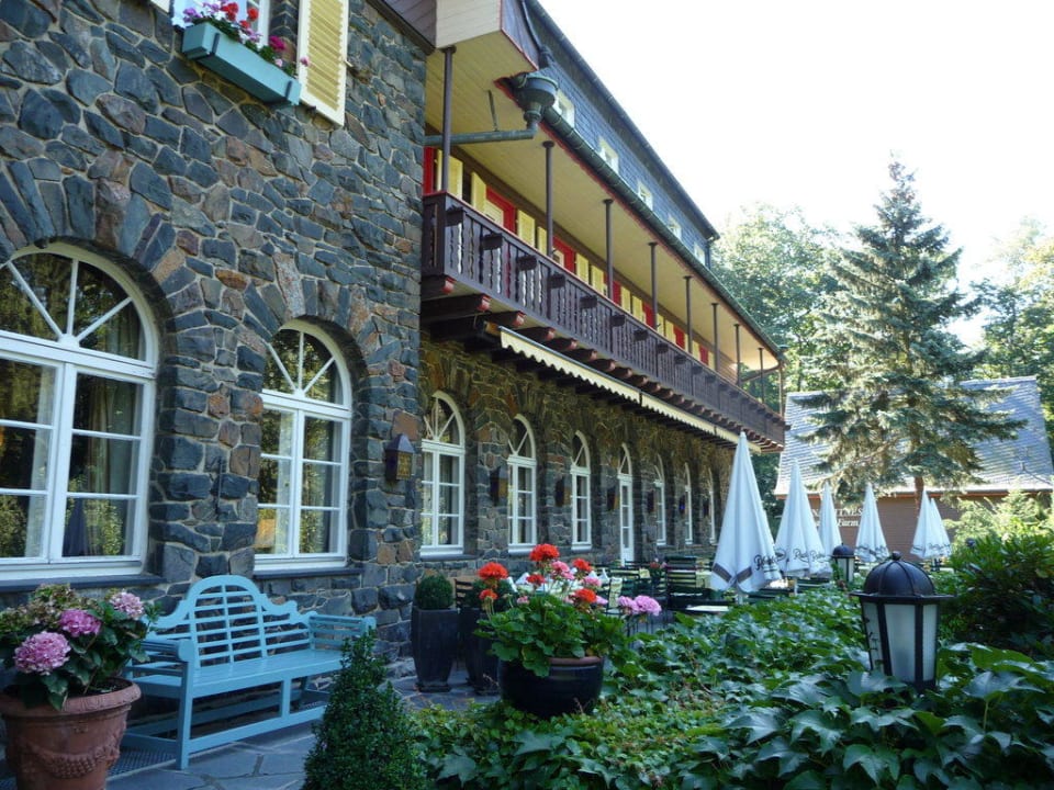 Vorderansicht mit Terrasse Das Jagdhaus Waldidyll Hotel Bed & Breakfast