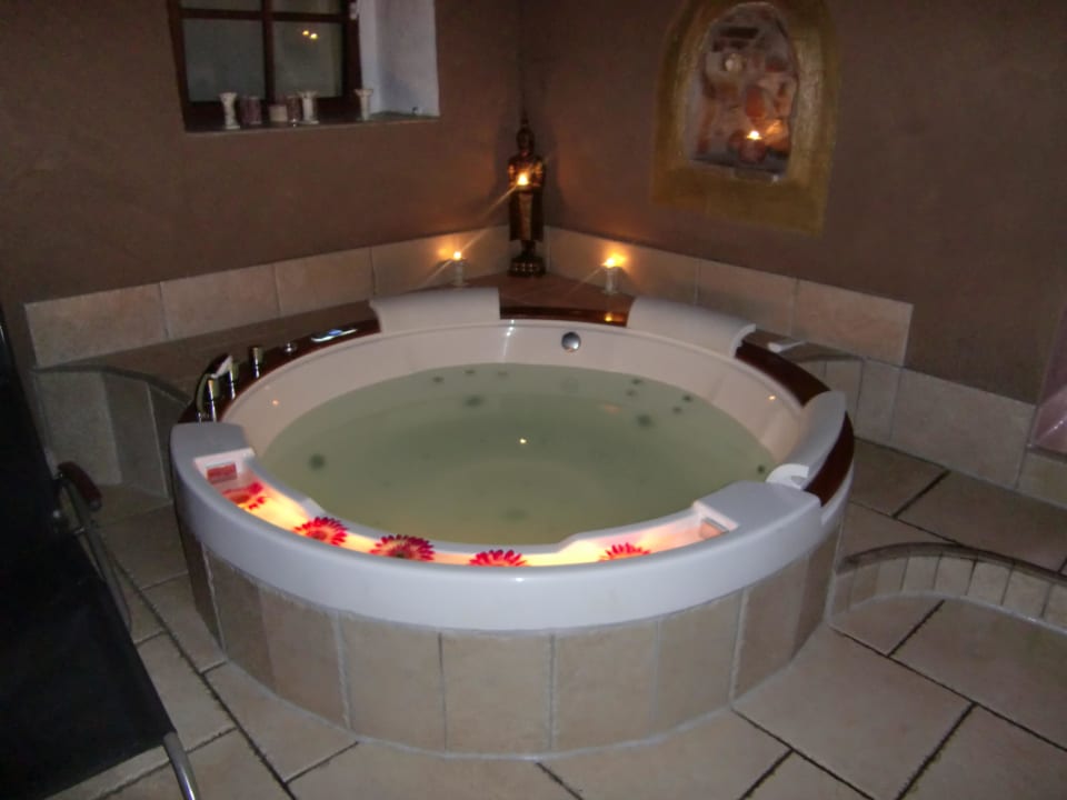 Whirpool Spa-Wellness-Lounge Feriensuite Bali-Lounge