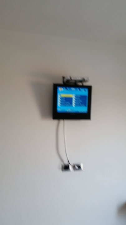 Fernseher im DZ mit Meerblick Hotel Brancamaria