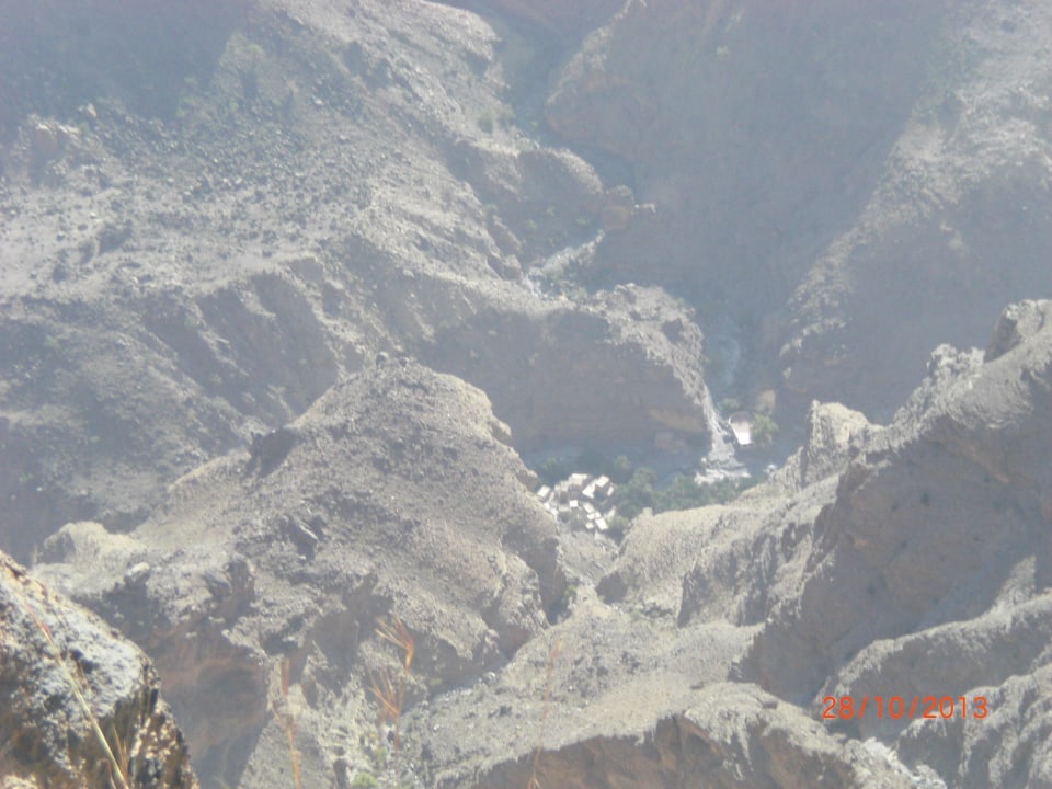 1000m hinab Jebel Shams Camp