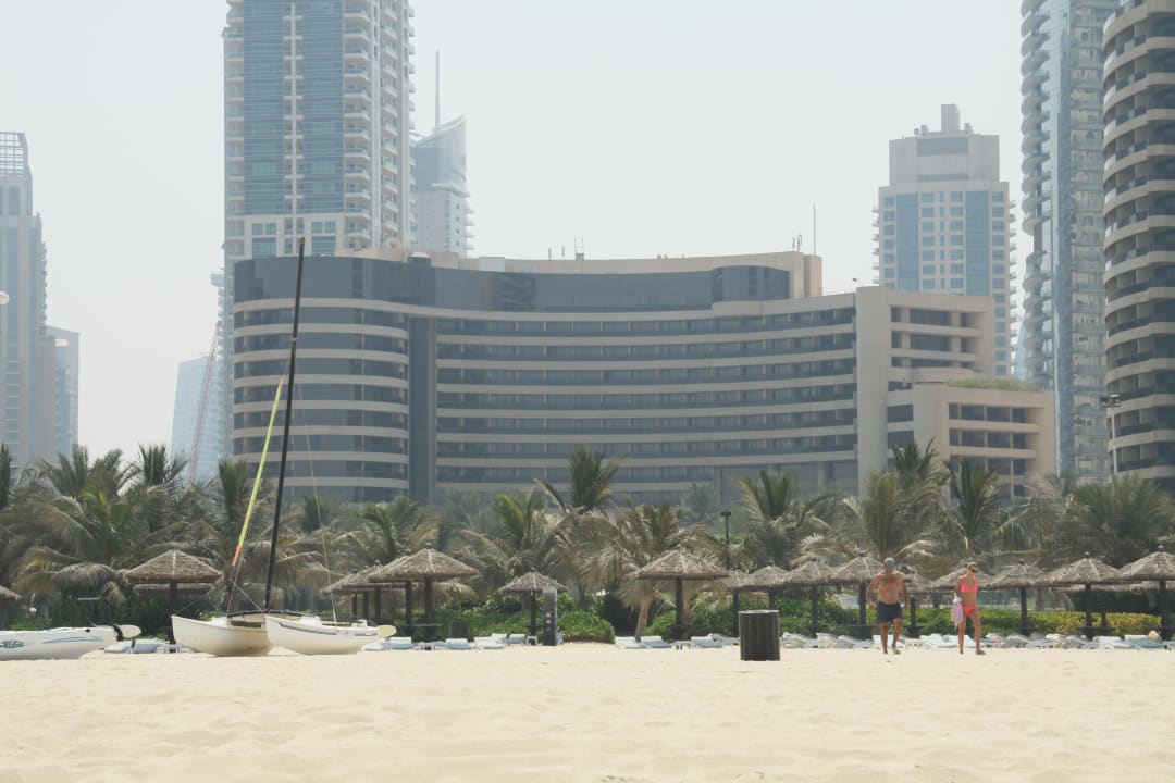 Hauptgebäude vom Strand gesehen Le Royal Méridien Beach Resort & Spa Dubai