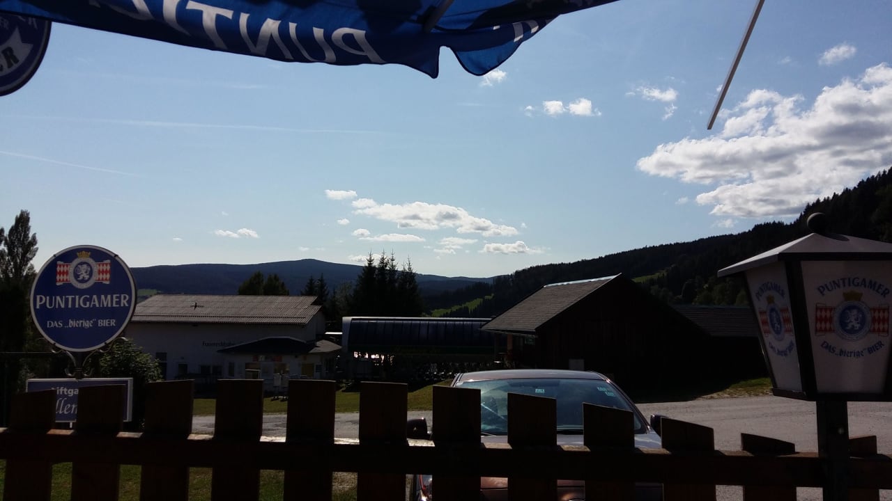 Gemütlich einen Radler zischen Genussgasthof Willenshofer