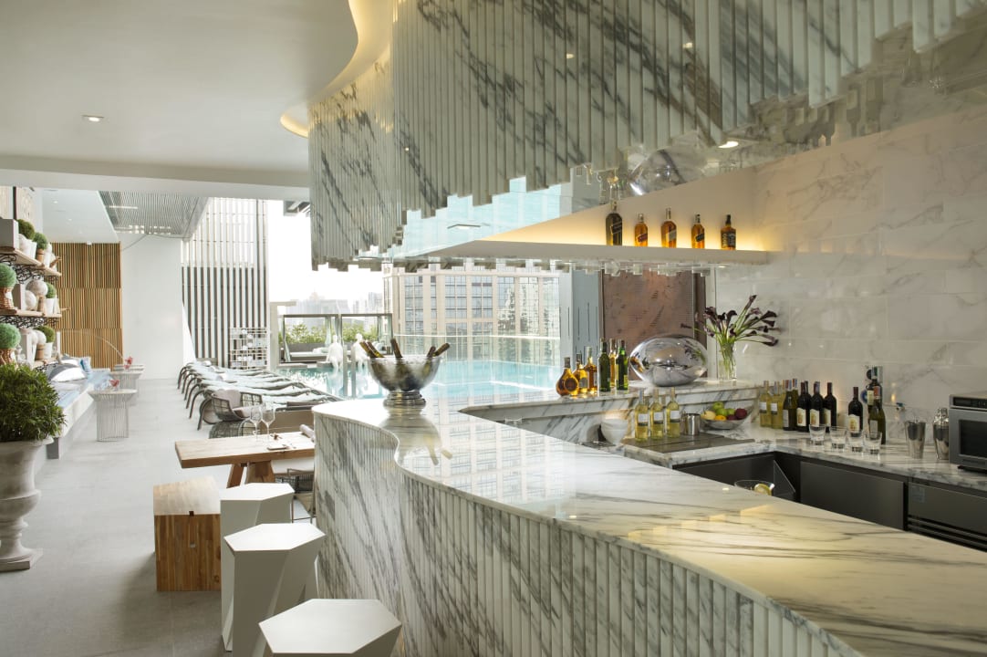 Poolbar Hilton Sukhumvit Bangkok