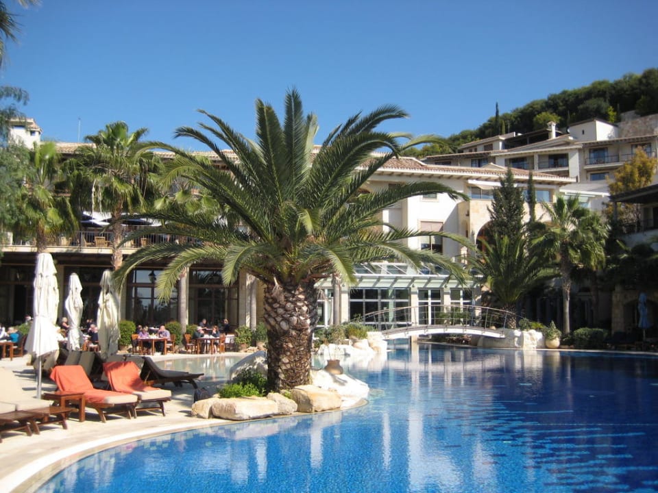 Pool mit Hotel Columbia Beach Resort