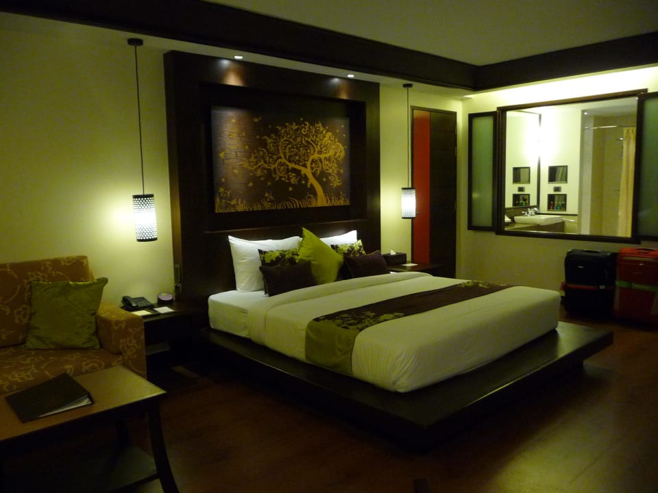 Geräumiges geschmackvoll eingerichtetes Zimmer The Elements Krabi Resort