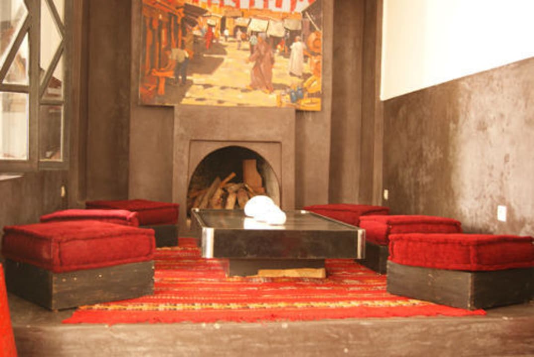 Salon avec cheminée Riad Fabiola Et Spa
