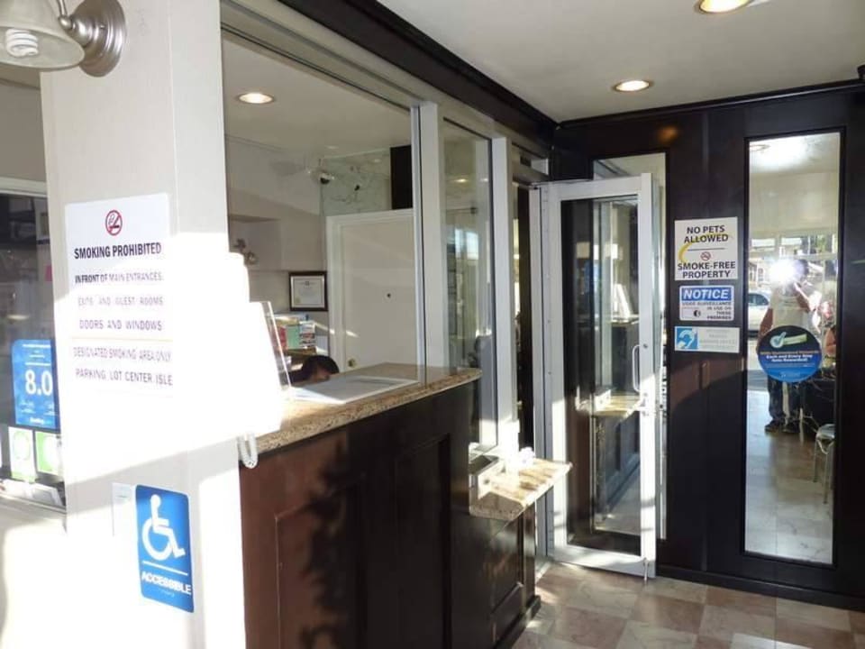 Lobby Super 8 Motel Culver City Area