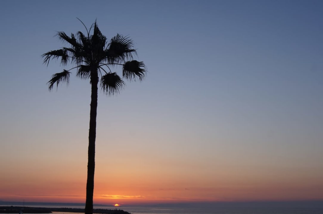 Zachód słońca z balkonu. allsun Hotel Carolina Mare