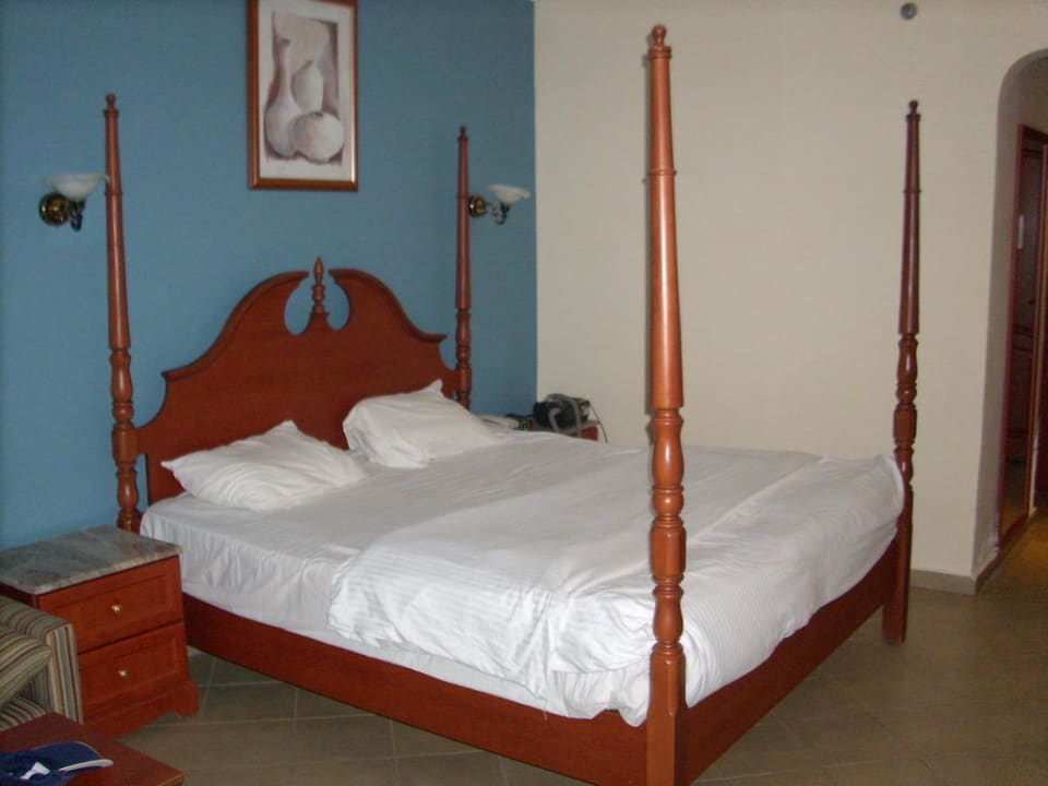 Bett Titanic Beach Spa & Aqua Park