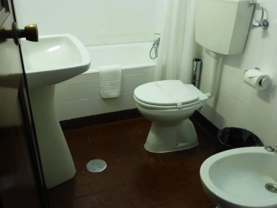 Badezimmer mit Badewanne Hotel Ilha Graciosa