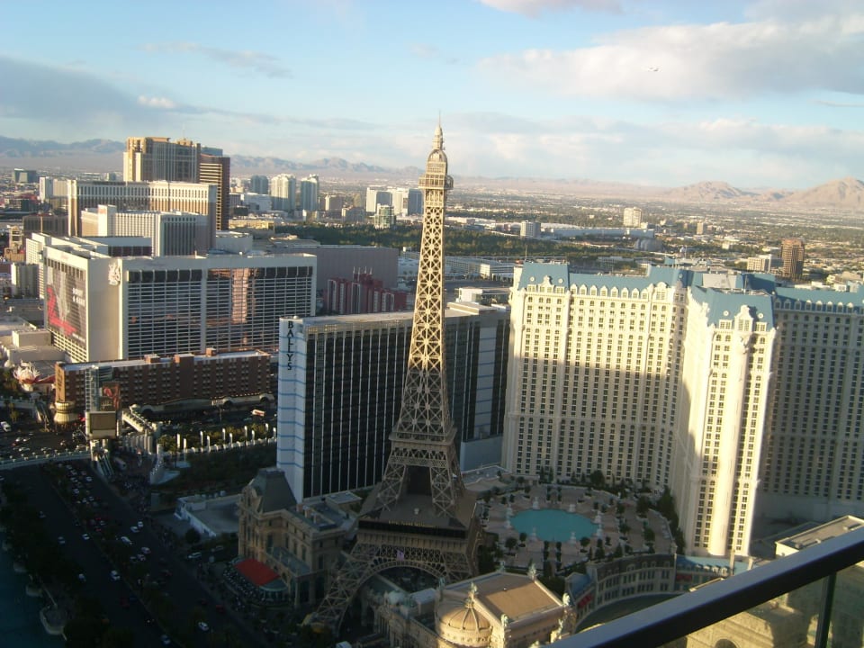 Blick vom Balkon aufs "Paris" The Cosmopolitan of Las Vegas
