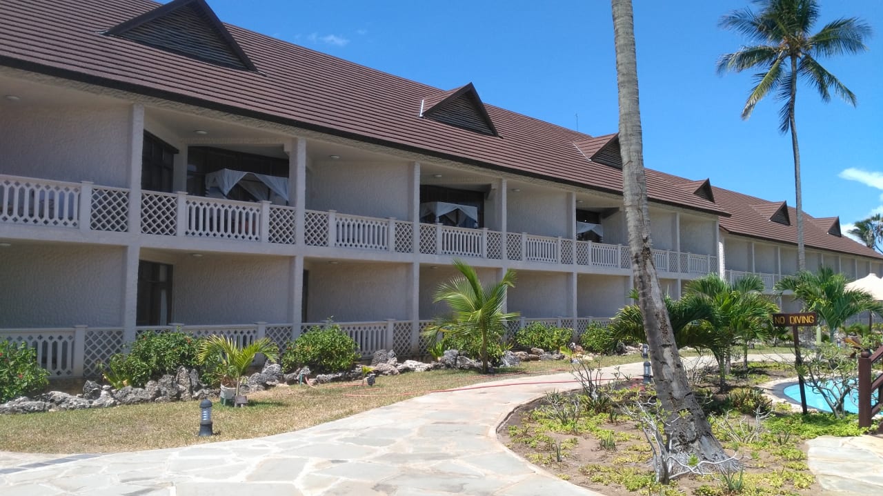 Außenansicht Resort Amani Tiwi Beach