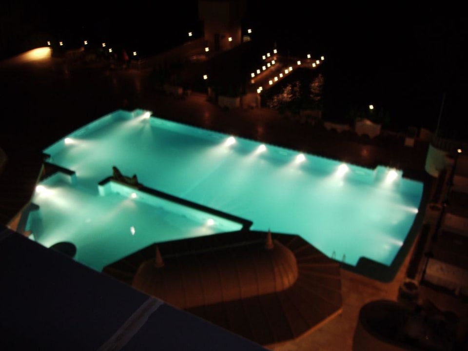 Pool bei Nacht  Ladonia Hotels Adakule