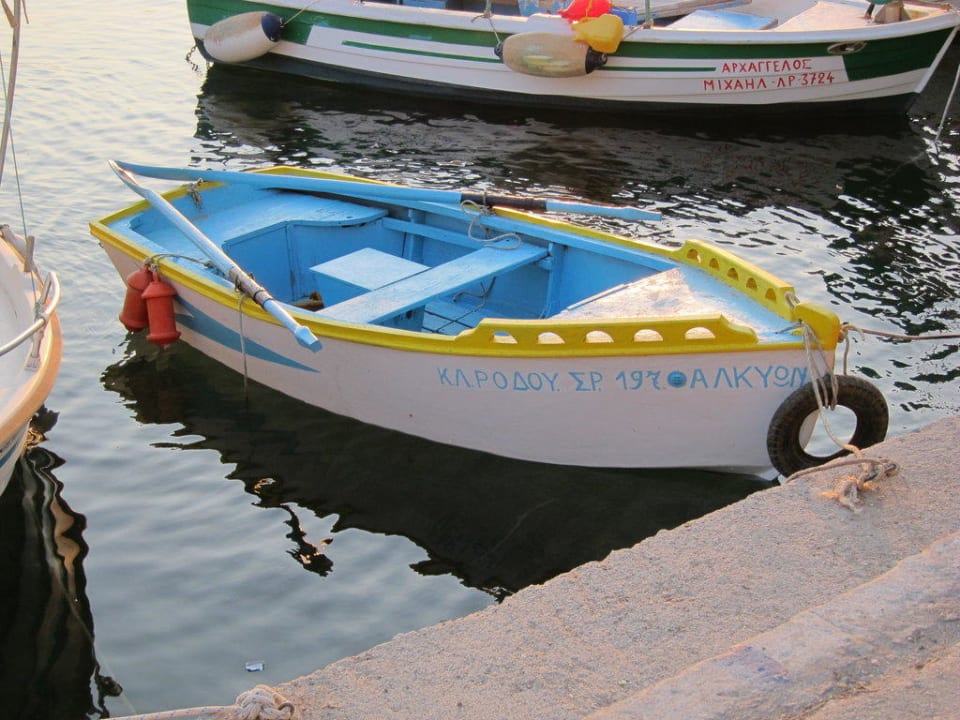 Schönes Fischerboot alltoura Club Hotel Porto Angeli Beach Resort
