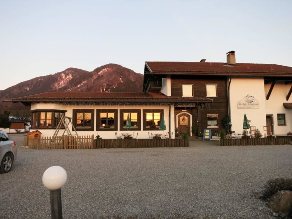 Ansicht von der Straße Alpchalet Schwanstein