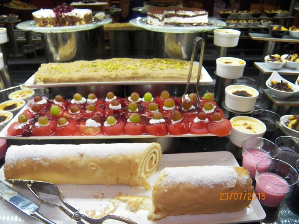 Main Restaurant VONRESORT Golden Coast