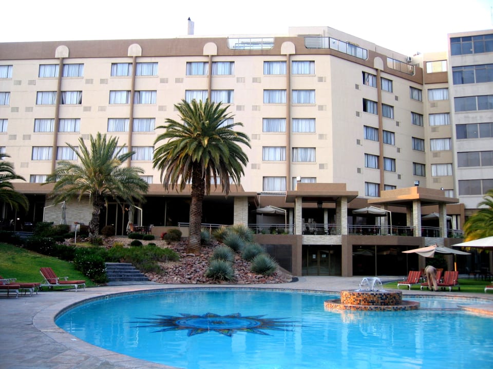 Außenansicht Safari Court Hotel