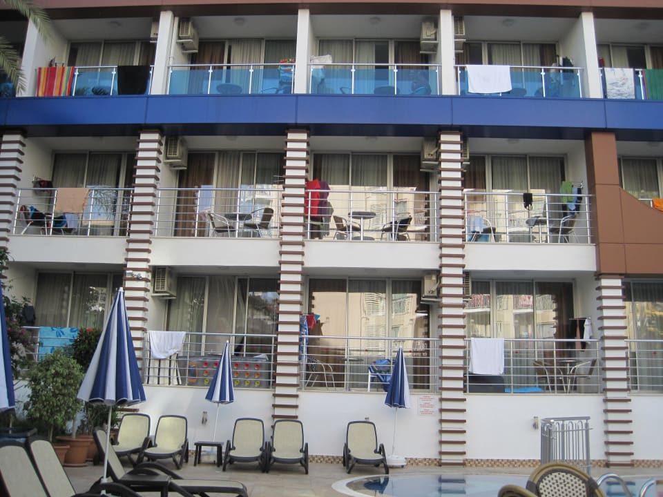 Außenansicht von der Poolanlage Gardenia Hotel