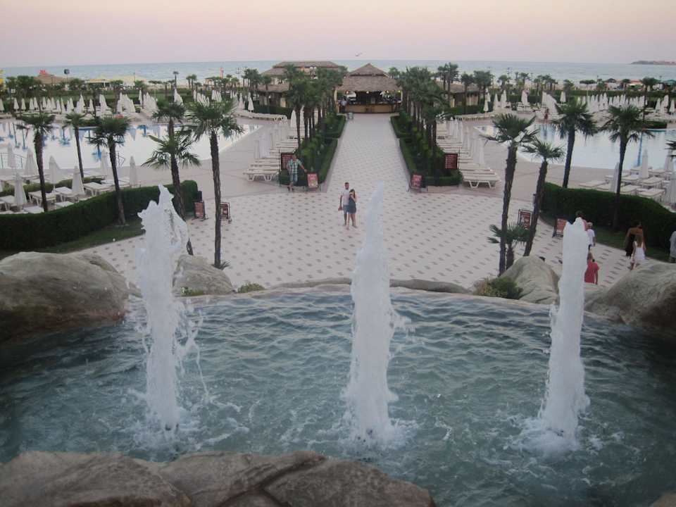 Brunnen mit Wasserfall DIT Majestic Beach Resort