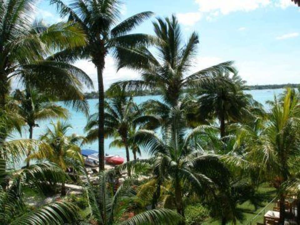 Blick auf die Bucht Mauricia Beachcomber Resort & Spa